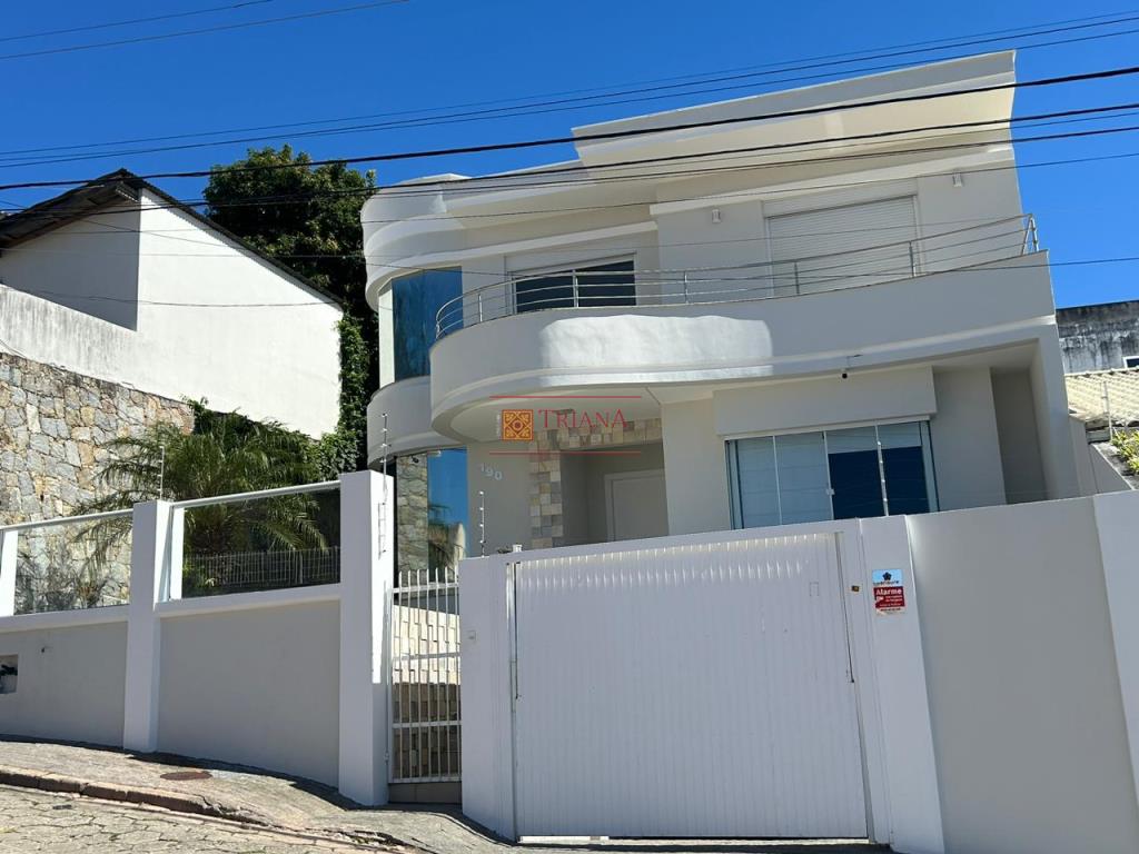 Casa-Codigo-1337-a-Venda-no-bairro-Estreito-na-cidade-de-Florianópolis