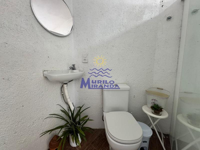 Lavabo na área da piscina