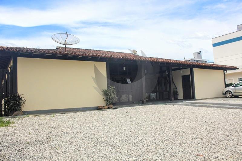 Casa para alugar com 3 quartos, 261m² - Foto 2