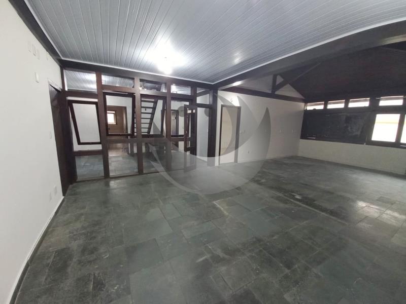 Casa para alugar com 3 quartos, 261m² - Foto 8