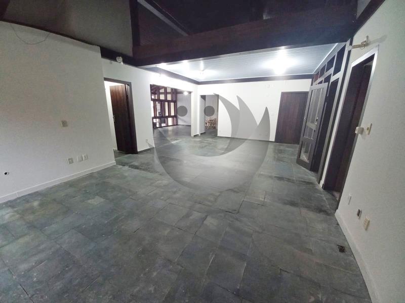 Casa para alugar com 3 quartos, 261m² - Foto 9