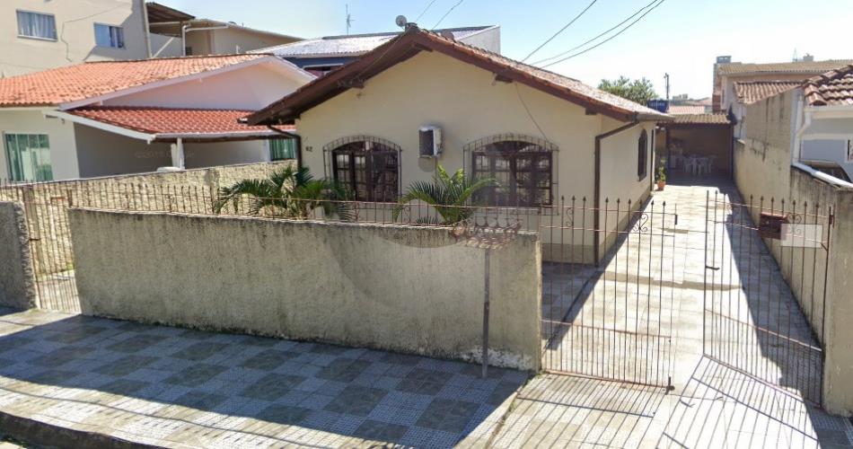 Casa à venda com 4 quartos, 130m² - Foto 2