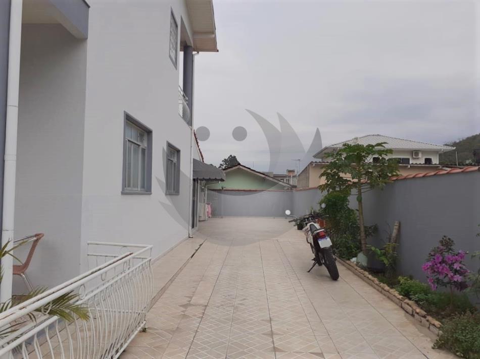 Casa à venda com 4 quartos, 200m² - Foto 3