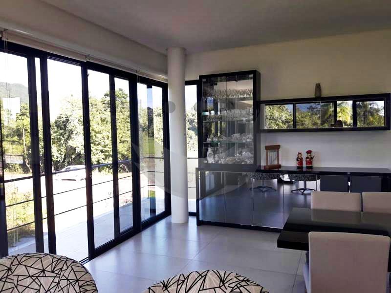 Casa à venda com 3 quartos, 242m² - Foto 13