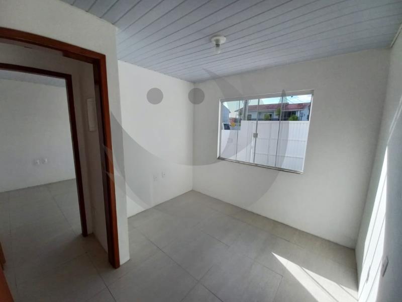 Casa à venda com 3 quartos, 100m² - Foto 4