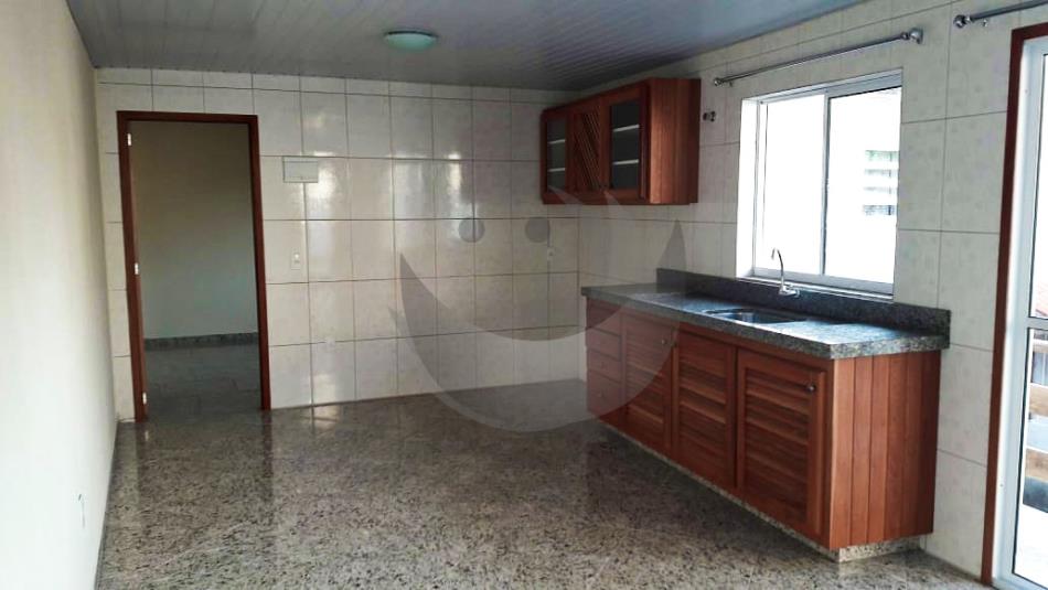 Casa à venda com 6 quartos, 200m² - Foto 11