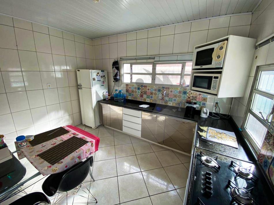 Casa à venda com 3 quartos, 200m² - Foto 2