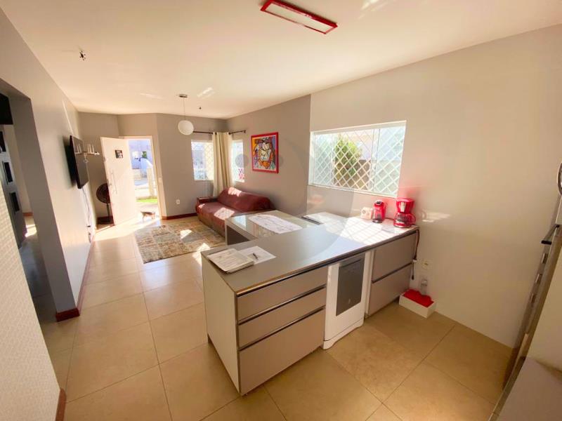 Casa à venda com 2 quartos, 101m² - Foto 4