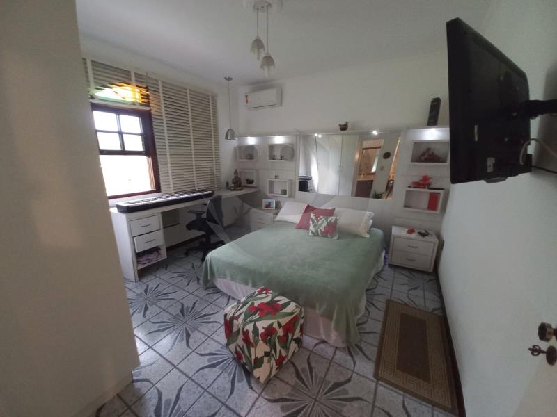 Casa à venda com 3 quartos, 360m² - Foto 10