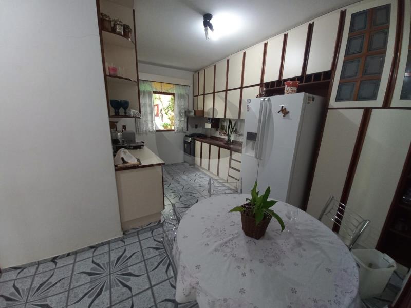 Casa à venda com 3 quartos, 360m² - Foto 18