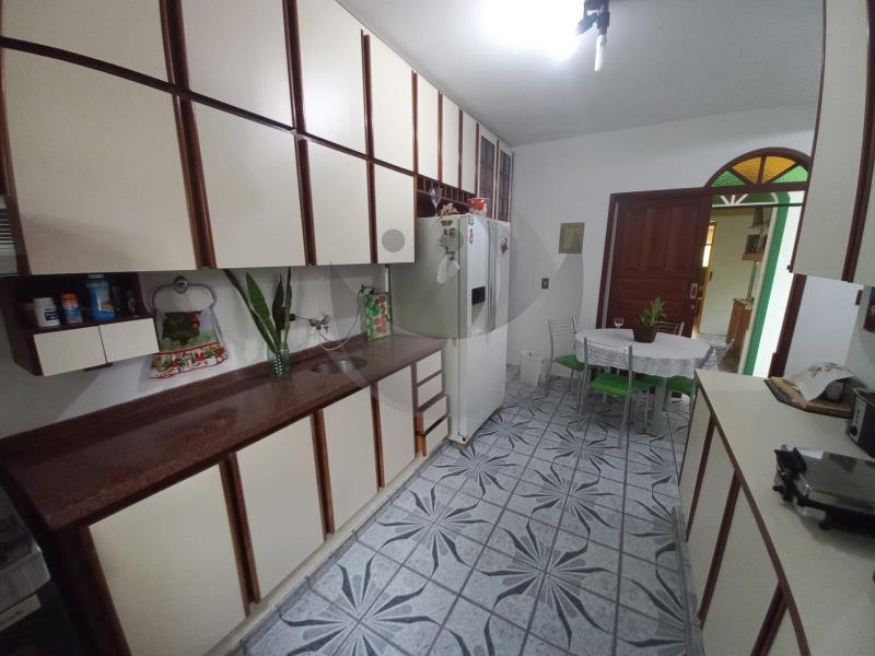 Casa à venda com 3 quartos, 360m² - Foto 19