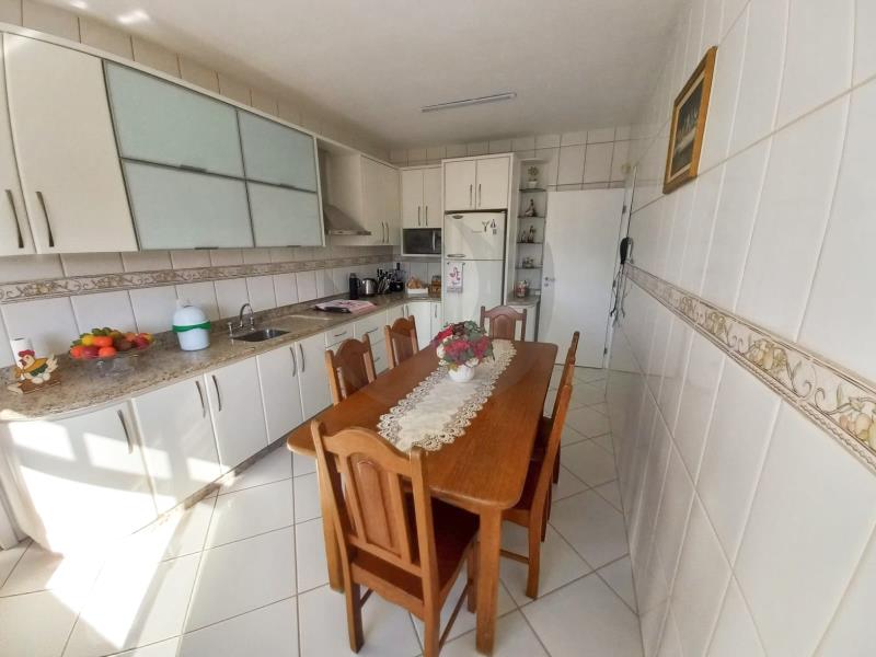 Casa à venda com 3 quartos, 361m² - Foto 4