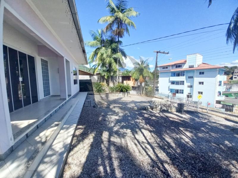 Casa à venda com 3 quartos, 450m² - Foto 4