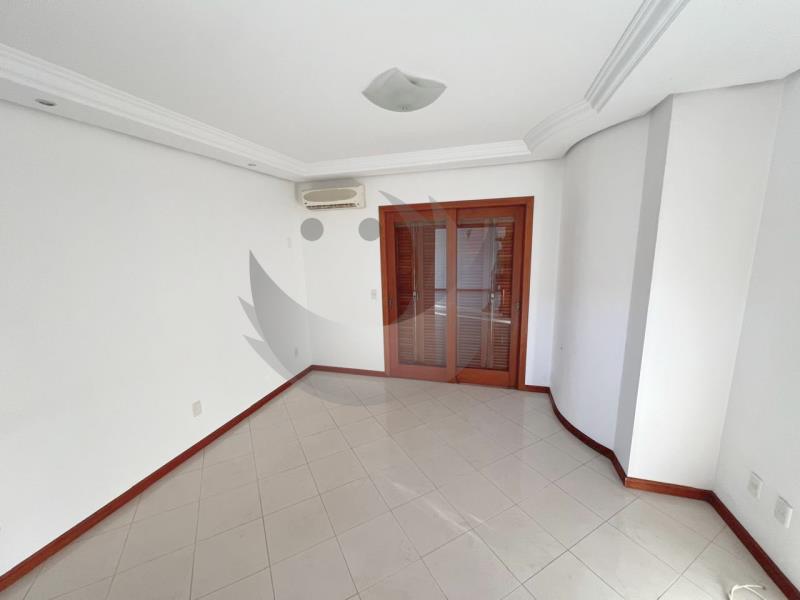 Casa à venda com 4 quartos, 220m² - Foto 11