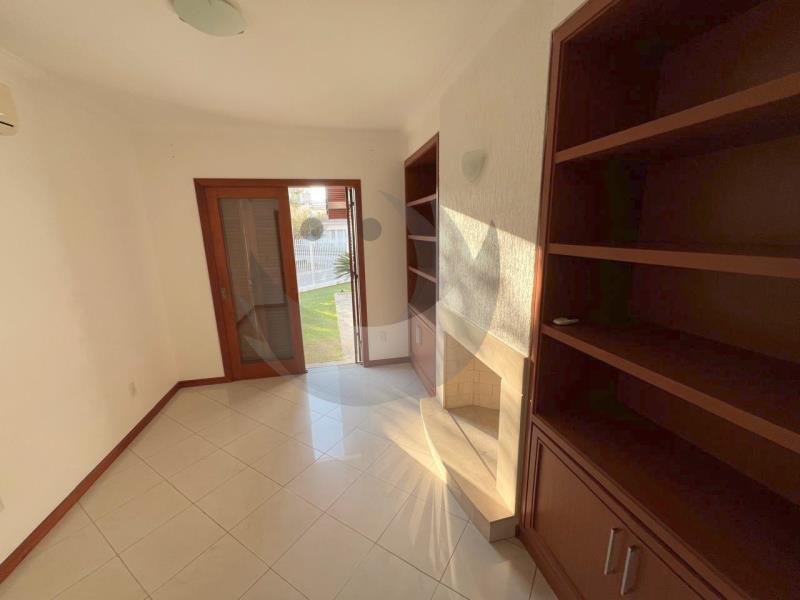 Casa à venda com 4 quartos, 220m² - Foto 12