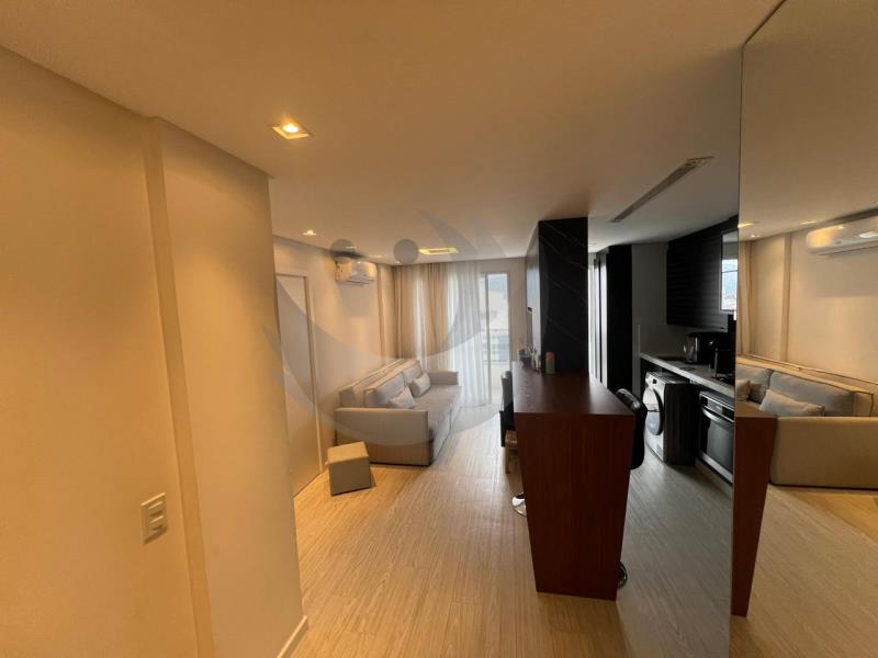 Apartamento à venda com 2 quartos, 70m² - Foto 2