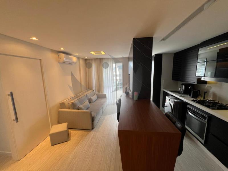 Apartamento à venda com 2 quartos, 70m² - Foto 3