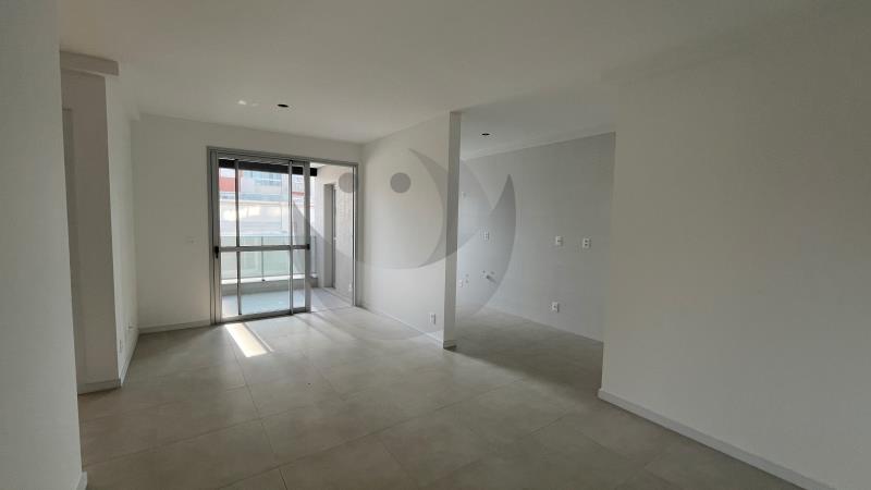 Apartamento à venda com 2 quartos, 72m² - Foto 3