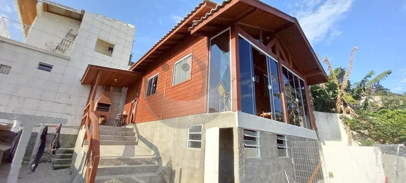 Casa à venda com 2 quartos, 90m² - Foto 1