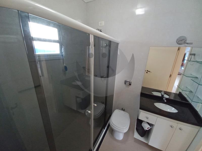 Casa para alugar com 4 quartos, 360m² - Foto 19