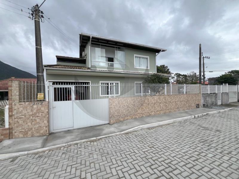 Casa à venda com 3 quartos, 220m² - Foto 1