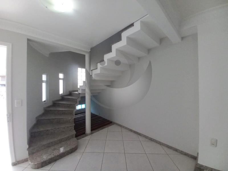 Casa para alugar com 3 quartos, 360m² - Foto 9