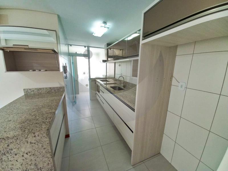 Apartamento à venda com 2 quartos, 67m² - Foto 5