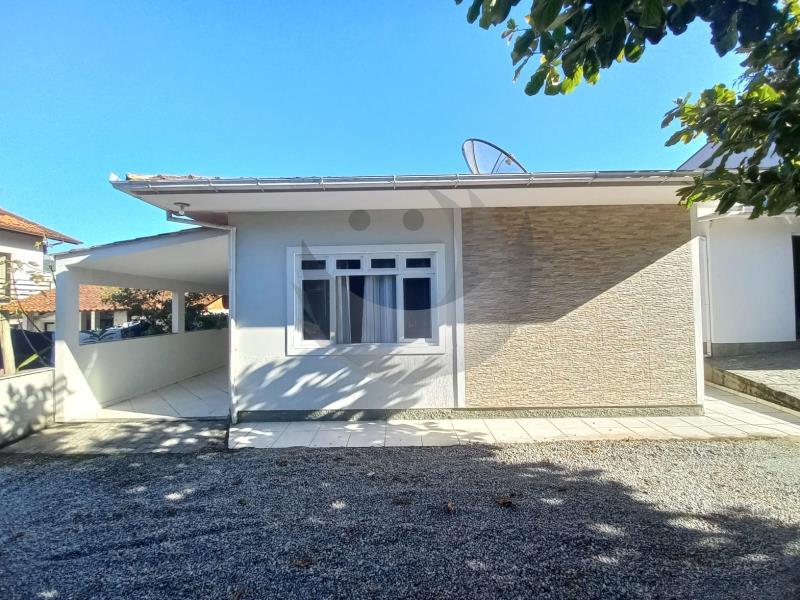 Casa para alugar com 3 quartos, 240m² - Foto 1