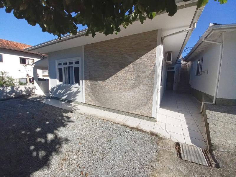 Casa para alugar com 3 quartos, 240m² - Foto 2