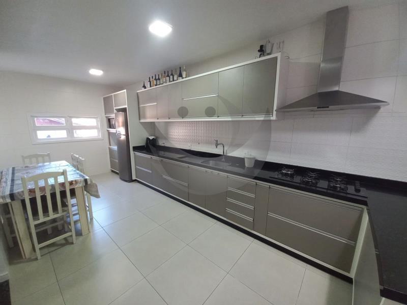 Casa para alugar com 3 quartos, 240m² - Foto 8