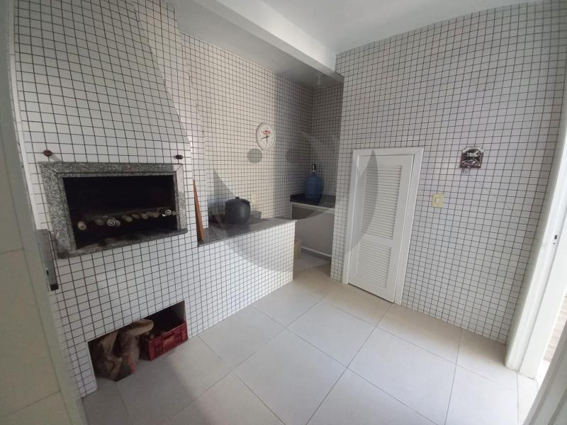 Casa para alugar com 3 quartos, 240m² - Foto 12