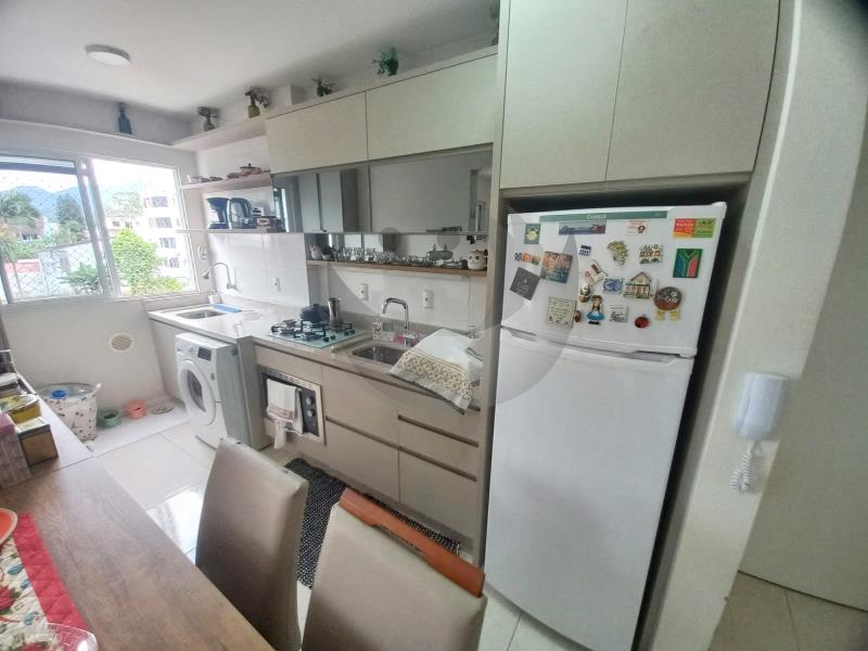 Apartamento à venda com 2 quartos, 70m² - Foto 4