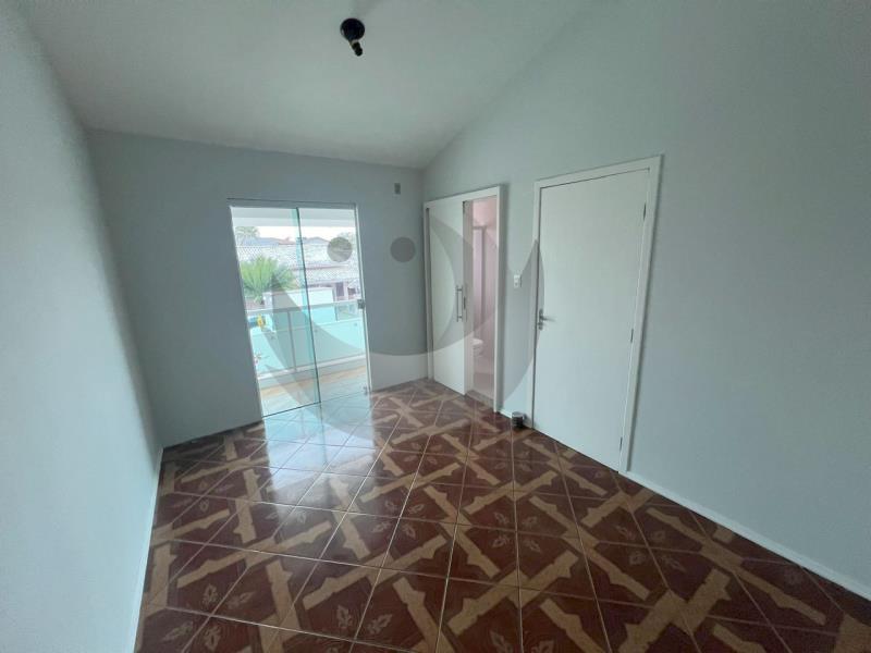 Casa à venda com 6 quartos, 200m² - Foto 11