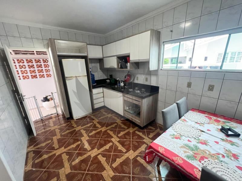 Casa à venda com 6 quartos, 200m² - Foto 5