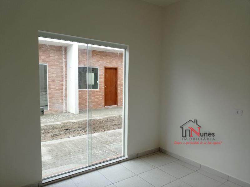 Casa à venda com 2 quartos, 47m² - Foto 4