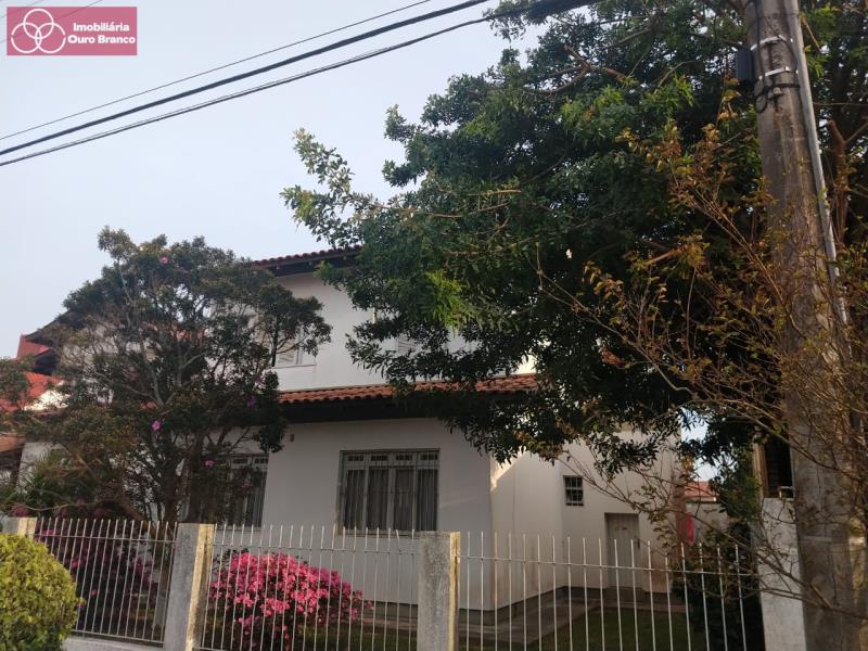 Casa à venda com 3 quartos, 178m² - Foto 1