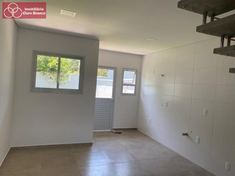 Casa à venda com 2 quartos, 77m² - Foto 3