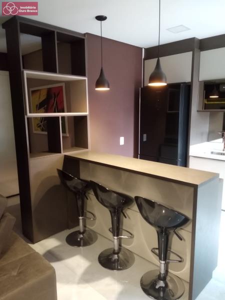 Apartamento à venda com 2 quartos, 72m² - Foto 8