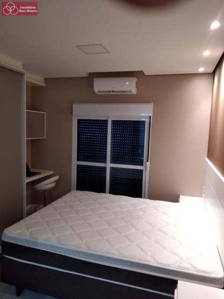 Apartamento à venda com 2 quartos, 72m² - Foto 21