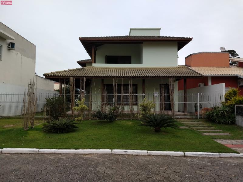 Casa à venda com 4 quartos, 225m² - Foto 1