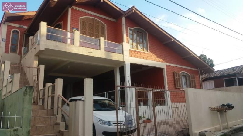 Casa à venda com 5 quartos, 200m² - Foto 2