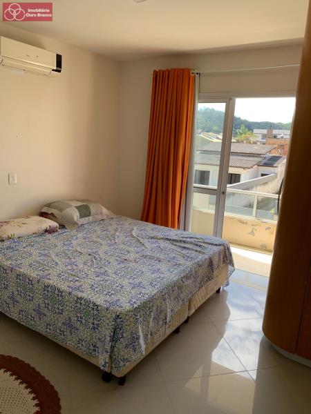 Casa à venda com 3 quartos, 90m² - Foto 6