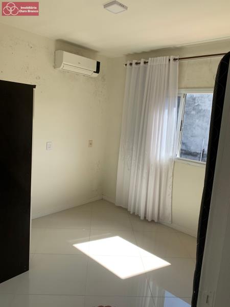 Casa à venda com 3 quartos, 90m² - Foto 9