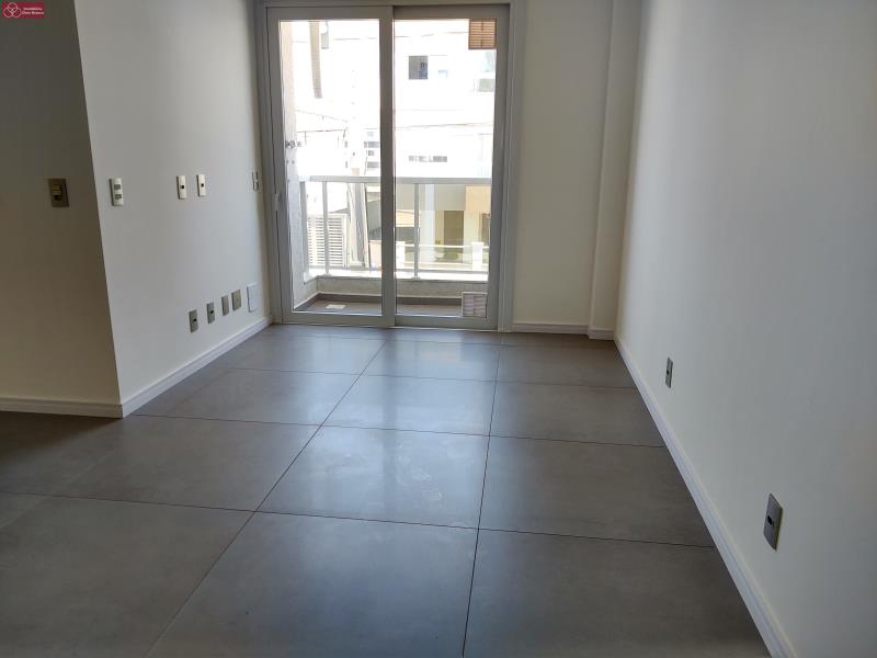 Apartamento à venda com 2 quartos, 56m² - Foto 2