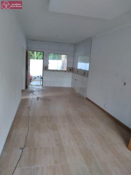 Casa à venda com 3 quartos, 74m² - Foto 5