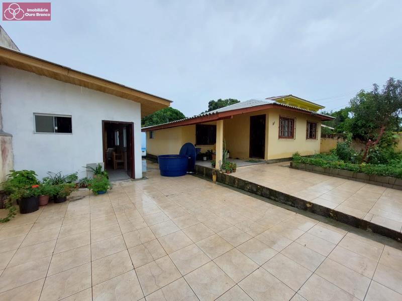 Casa à venda com 2 quartos, 100m² - Foto 1