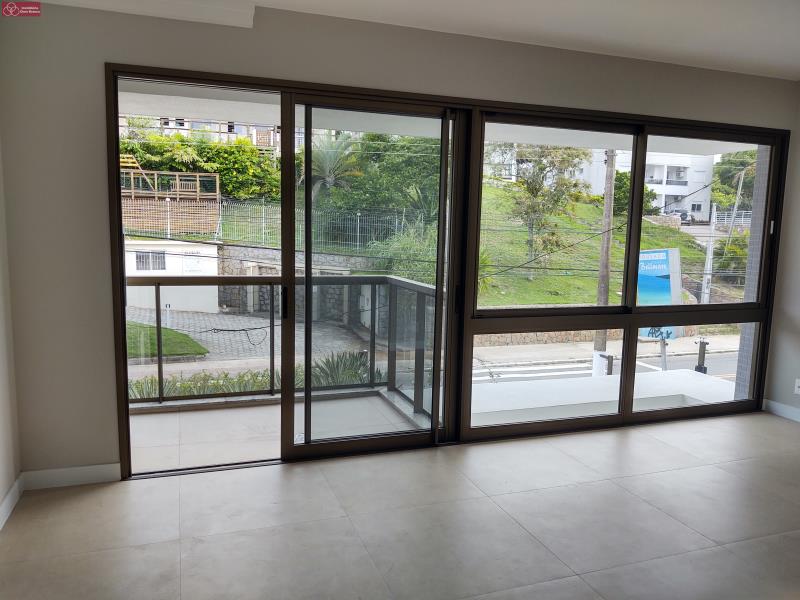 Apartamento à venda com 2 quartos, 77m² - Foto 6