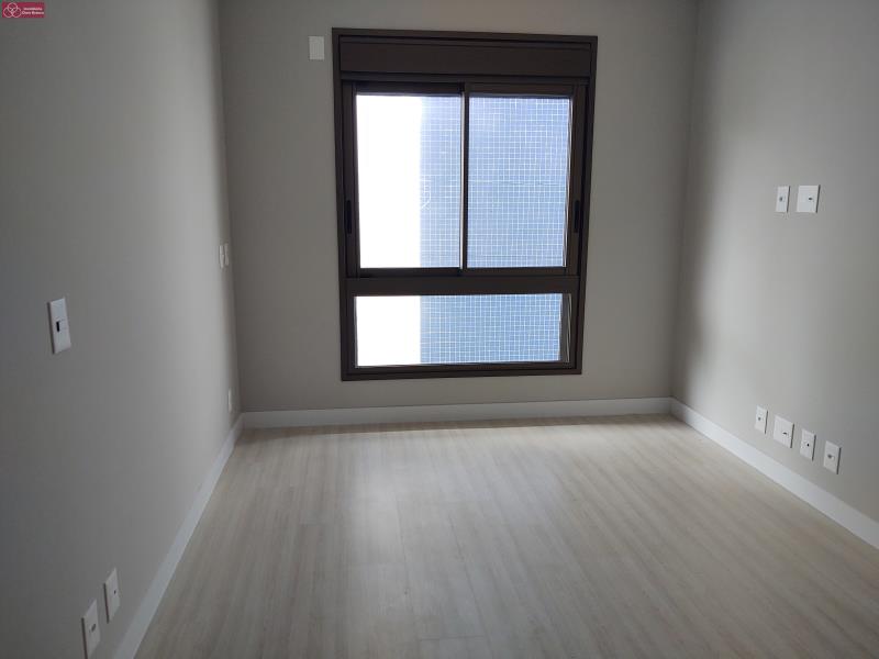 Apartamento à venda com 2 quartos, 77m² - Foto 10