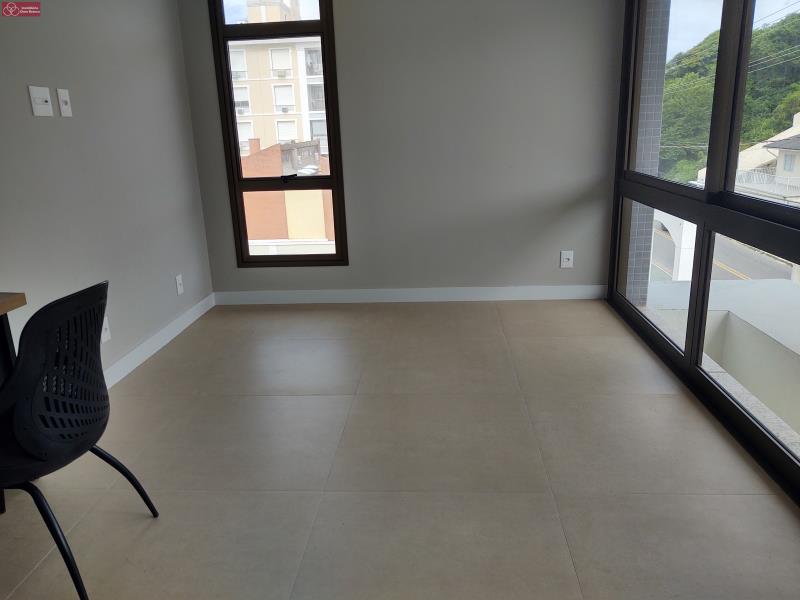 Apartamento à venda com 2 quartos, 77m² - Foto 3