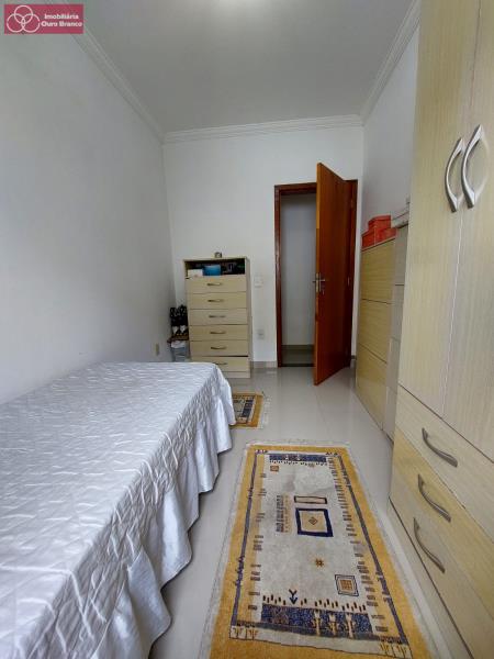 Casa à venda com 2 quartos, 70m² - Foto 11